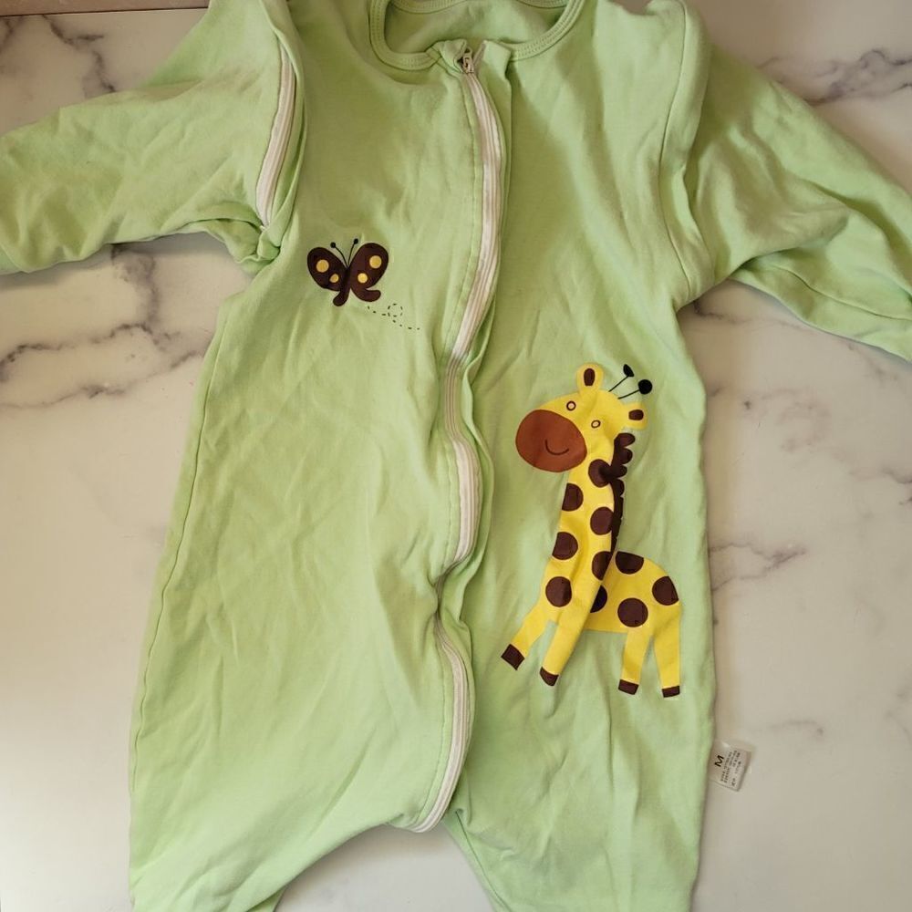 Baby 12-18 month unisex giraffe pajama long sleeve full zip light green